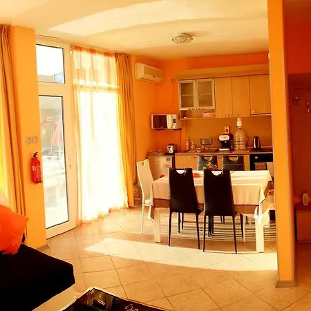 ホテル Kamelia Garden Mikosta サニービーチ